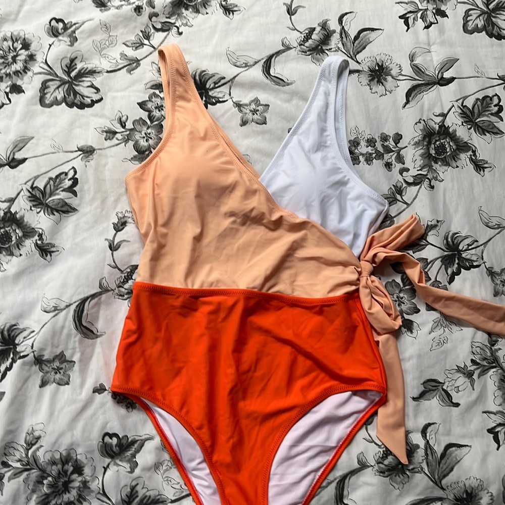Multi color one piece with side bow